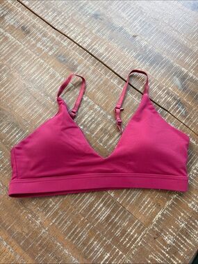 Wireless V-Neck Bralette in Raspberry Pink